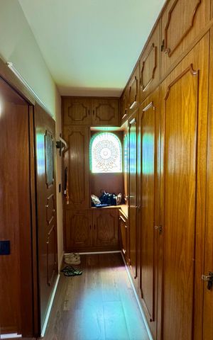 Casa à venda com 279m², 4 quartos e 3 vagasCloset