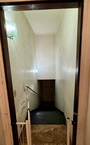 Casa à venda com 279m², 4 quartos e 3 vagasEscada
