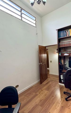 Casa à venda com 279m², 4 quartos e 3 vagasEscritório