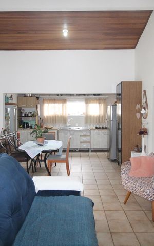 Casa à venda com 100m², 2 quartos e 3 vagasSala