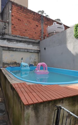 Casa à venda com 235m², 4 quartos e 2 vagasPiscina