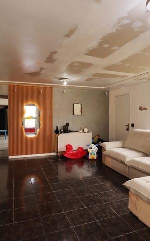Casa à venda com 235m², 4 quartos e 2 vagasSala