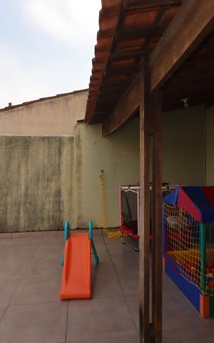 Casa à venda com 235m², 4 quartos e 2 vagasVaranda