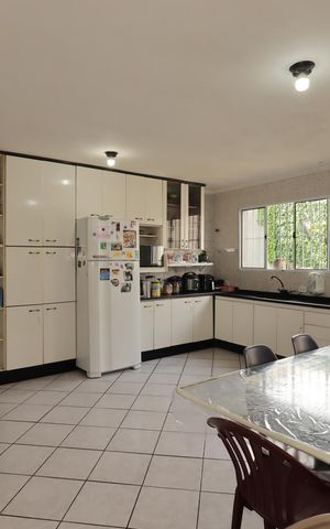 Casa à venda com 235m², 4 quartos e 2 vagasCozinha