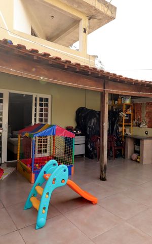 Casa à venda com 235m², 4 quartos e 2 vagasVaranda