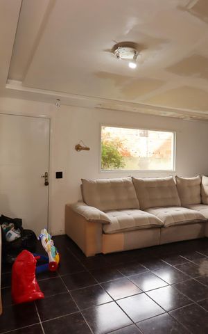Casa à venda com 235m², 4 quartos e 2 vagasSala