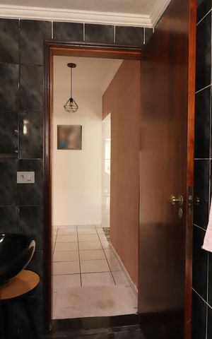 Casa à venda com 235m², 4 quartos e 2 vagasBanheiro 1