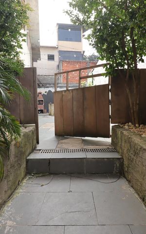 Casa à venda com 235m², 4 quartos e 2 vagasEntrada