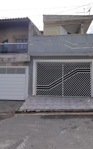 Casa à venda com 235m², 4 quartos e 2 vagasFachada