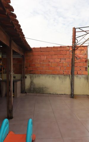 Casa à venda com 235m², 4 quartos e 2 vagasVaranda