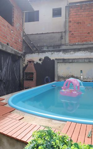 Casa à venda com 235m², 4 quartos e 2 vagasPiscina
