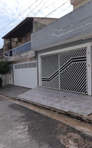 Casa à venda com 235m², 4 quartos e 2 vagasFachada