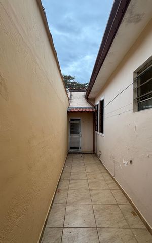 Casa à venda com 162m², 2 quartos e 3 vagas Casa à venda com 162m², 2 quartos e 3 vagasCorredor