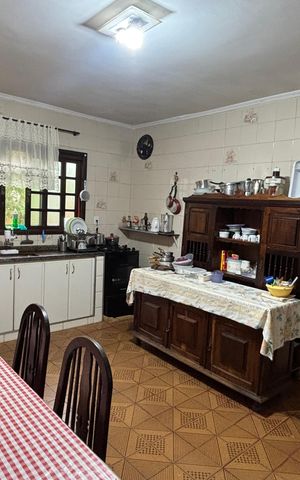 Casa à venda com 162m², 2 quartos e 3 vagas Casa à venda com 162m², 2 quartos e 3 vagasCozinha