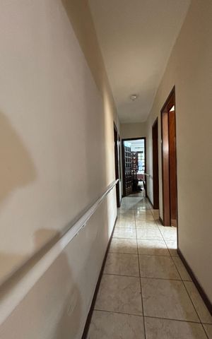 Casa à venda com 162m², 2 quartos e 3 vagas Casa à venda com 162m², 2 quartos e 3 vagasCorredor