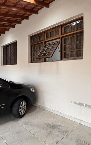 Casa à venda com 162m², 2 quartos e 3 vagas Casa à venda com 162m², 2 quartos e 3 vagasGaragem