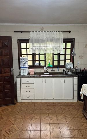 Casa à venda com 162m², 2 quartos e 3 vagas Casa à venda com 162m², 2 quartos e 3 vagasCozinha