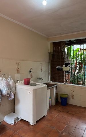 Casa à venda com 162m², 2 quartos e 3 vagas Casa à venda com 162m², 2 quartos e 3 vagasÁrea de Serviço