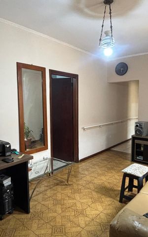 Casa à venda com 162m², 2 quartos e 3 vagas Casa à venda com 162m², 2 quartos e 3 vagasSala