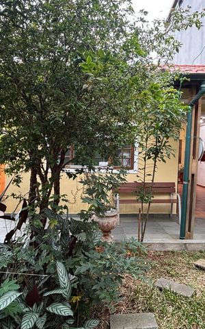 Casa à venda com 162m², 2 quartos e 3 vagas Casa à venda com 162m², 2 quartos e 3 vagasQuintal
