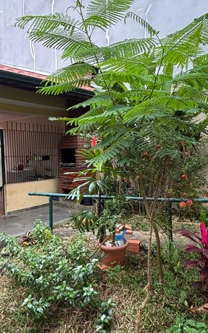 Casa à venda com 162m², 2 quartos e 3 vagas Casa à venda com 162m², 2 quartos e 3 vagasQuintal