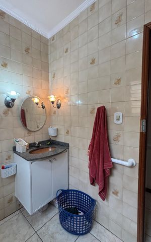 Casa à venda com 162m², 2 quartos e 3 vagas Casa à venda com 162m², 2 quartos e 3 vagasBanheiro