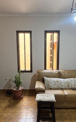 Casa à venda com 162m², 2 quartos e 3 vagas Casa à venda com 162m², 2 quartos e 3 vagasSala