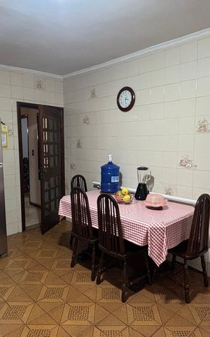 Casa à venda com 162m², 2 quartos e 3 vagas Casa à venda com 162m², 2 quartos e 3 vagasCozinha