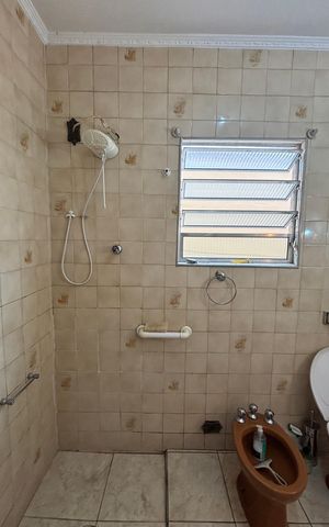 Casa à venda com 162m², 2 quartos e 3 vagas Casa à venda com 162m², 2 quartos e 3 vagasBanheiro