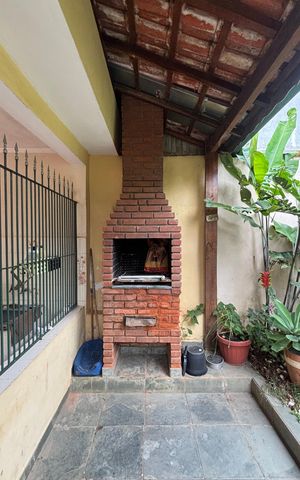 Casa à venda com 162m², 2 quartos e 3 vagas Casa à venda com 162m², 2 quartos e 3 vagasQuintal