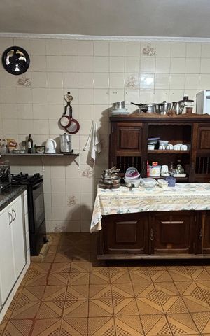 Casa à venda com 162m², 2 quartos e 3 vagas Casa à venda com 162m², 2 quartos e 3 vagasCozinha