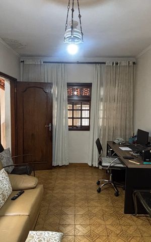 Casa à venda com 162m², 2 quartos e 3 vagas Casa à venda com 162m², 2 quartos e 3 vagasSala