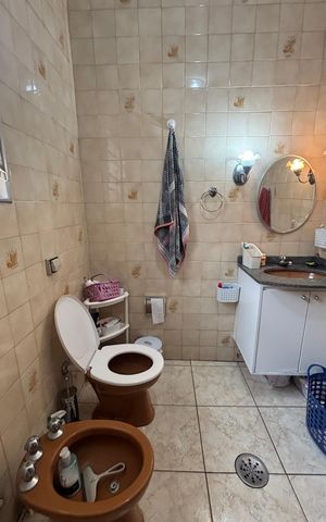 Casa à venda com 162m², 2 quartos e 3 vagas Casa à venda com 162m², 2 quartos e 3 vagasBanheiro