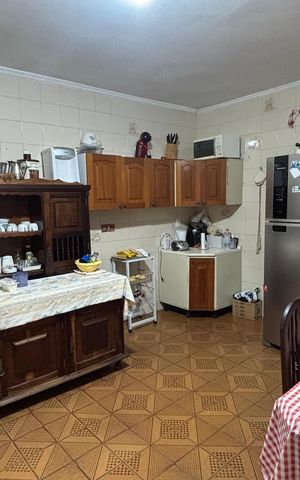 Casa à venda com 162m², 2 quartos e 3 vagas Casa à venda com 162m², 2 quartos e 3 vagasCozinha