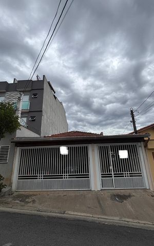 Casa à venda com 162m², 2 quartos e 3 vagas Casa à venda com 162m², 2 quartos e 3 vagasFachada