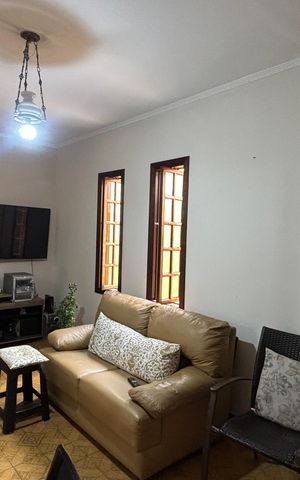 Casa à venda com 162m², 2 quartos e 3 vagas Casa à venda com 162m², 2 quartos e 3 vagasSala
