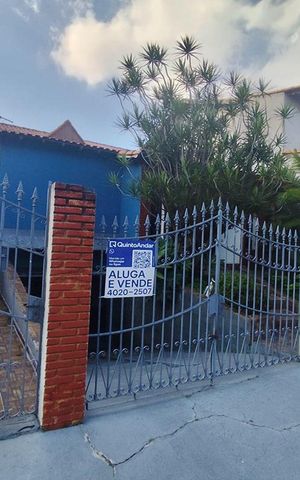 Casa à venda com 240m², 4 quartos e 4 vagas Casa à venda com 240m², 4 quartos e 4 vagasFachada