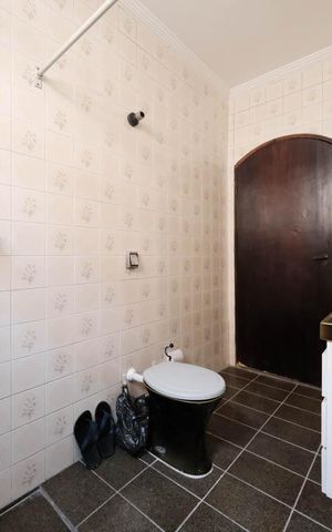 Casa à venda com 240m², 4 quartos e 4 vagasBanheiro 1