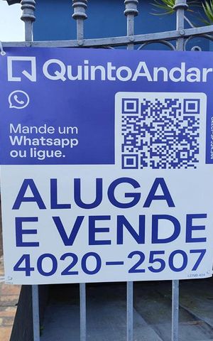 Casa à venda com 240m², 4 quartos e 4 vagas Casa à venda com 240m², 4 quartos e 4 vagasFachada