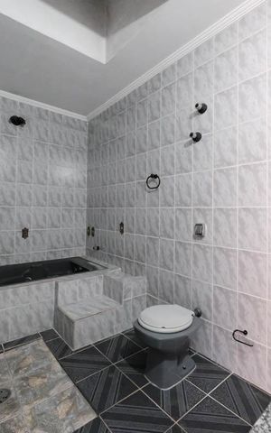 Casa à venda com 240m², 4 quartos e 4 vagasSuíte