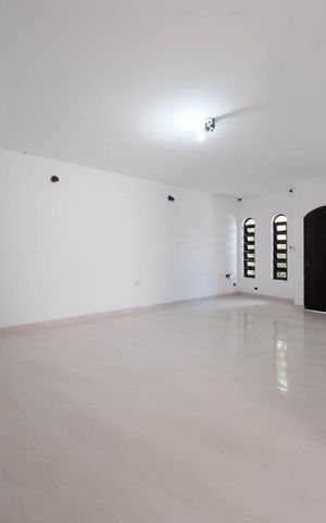 Casa à venda com 240m², 4 quartos e 4 vagasSala