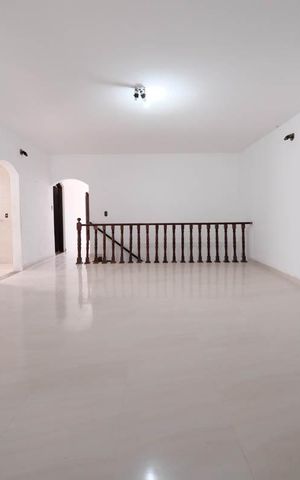 Casa à venda com 240m², 4 quartos e 4 vagasSala