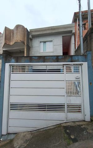 Casa à venda com 107m², 3 quartos e 1 vaga Casa à venda com 107m², 3 quartos e 1 vagaFachada