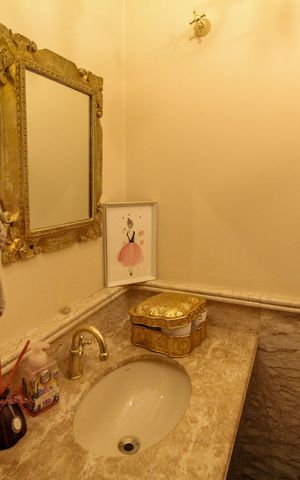 Apartamento à venda com 186m², 4 quartos e 3 vagas Apartamento à venda com 186m², 4 quartos e 3 vagasBanheiro 4 - Lavabo