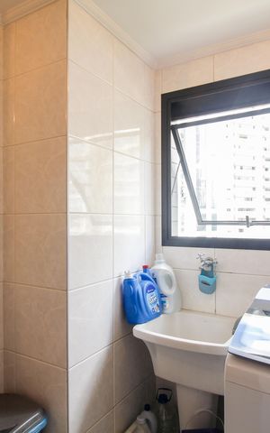 Apartamento à venda com 186m², 4 quartos e 3 vagas Apartamento à venda com 186m², 4 quartos e 3 vagasÁrea de Serviço