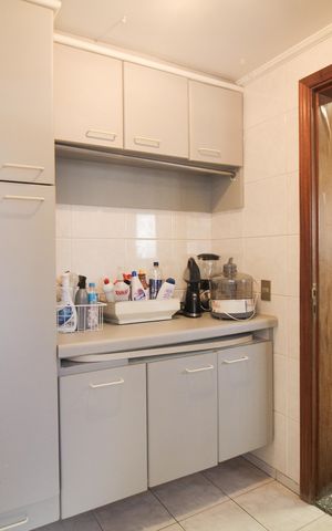 Apartamento à venda com 186m², 4 quartos e 3 vagas Apartamento à venda com 186m², 4 quartos e 3 vagasÁrea de Serviço