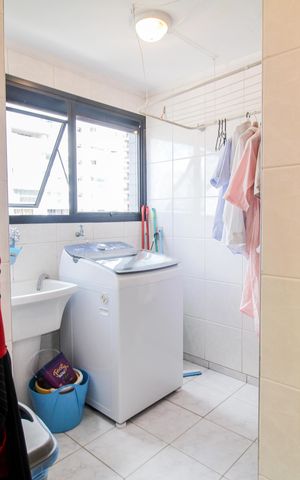 Apartamento à venda com 186m², 4 quartos e 3 vagas Apartamento à venda com 186m², 4 quartos e 3 vagasÁrea de Serviço