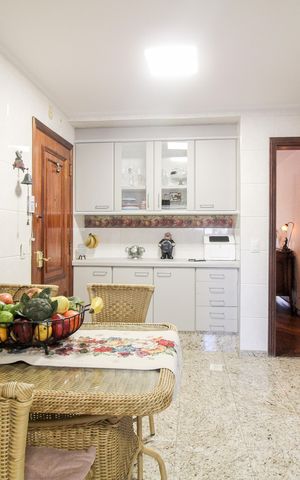 Apartamento à venda com 186m², 4 quartos e 3 vagas Apartamento à venda com 186m², 4 quartos e 3 vagasCozinha