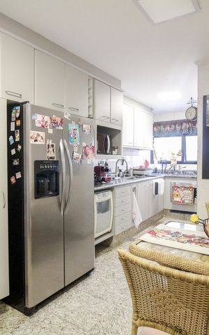 Apartamento à venda com 186m², 4 quartos e 3 vagas Apartamento à venda com 186m², 4 quartos e 3 vagasCozinha