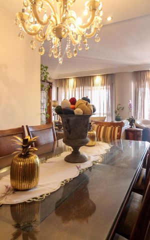 Apartamento à venda com 186m², 4 quartos e 3 vagas Apartamento à venda com 186m², 4 quartos e 3 vagasSala